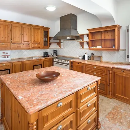 Sleeps 8 Pool Air Con Wifi Villa