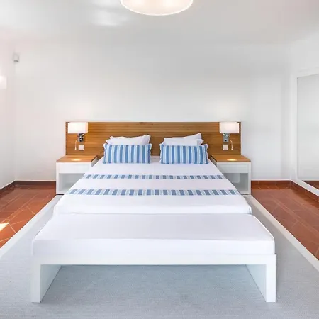 Sleeps 8 Pool Air Con Wifi Villa *