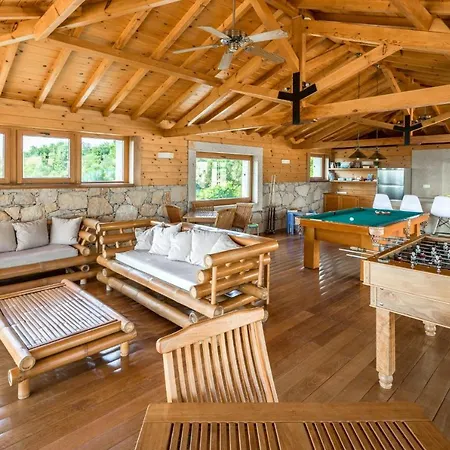 Sleeps 8 Pool Air Con Wifi Villa *